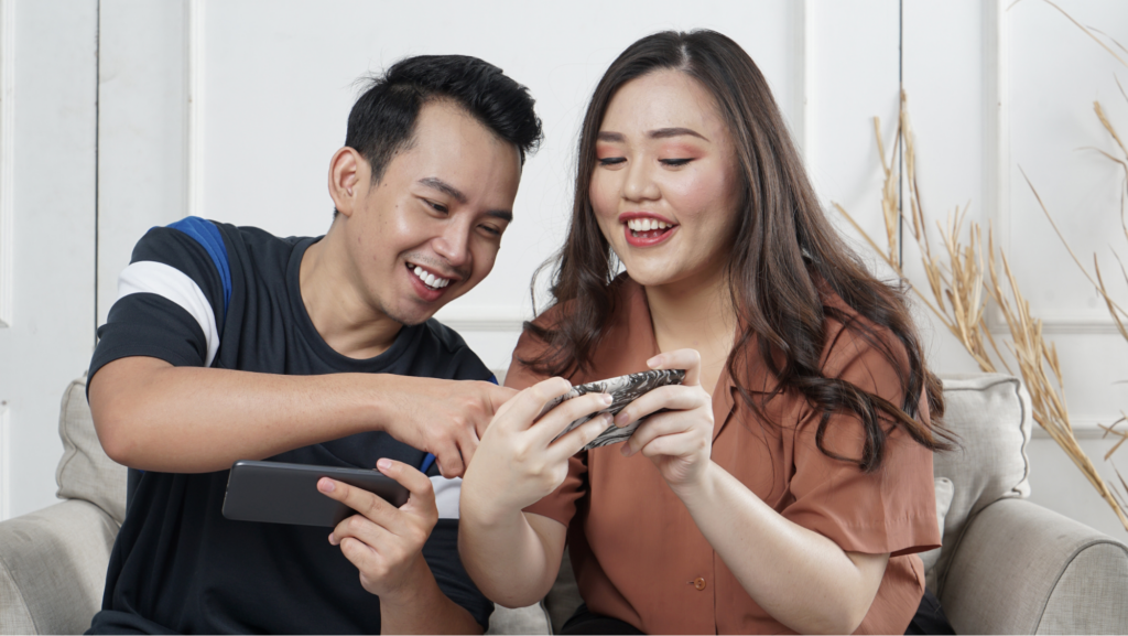 A man and woman choosing the best gamification platform